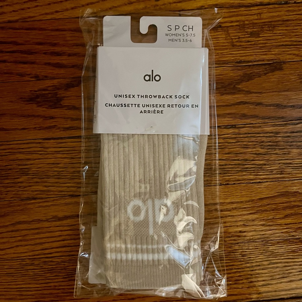 NWT ALO Yoga Unisex Throwback Sock